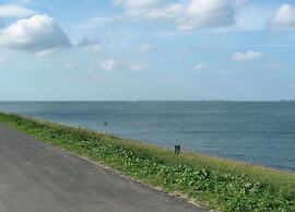 Cozy Zeeland Getaway Spot