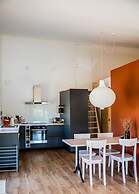 Bright, Modern Loft Comfortable Vacation Home