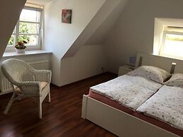 Farsighted Modern Retreat