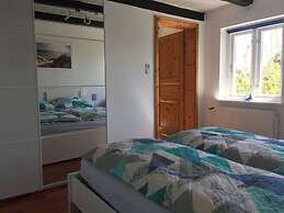 Farsighted Modern Retreat