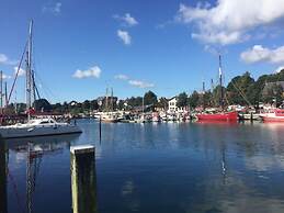 Farsighted Modern Retreat