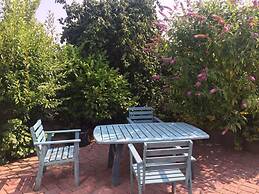 Farsighted Modern Retreat