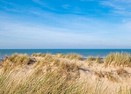 Apartment in Zeedijk With Sea View