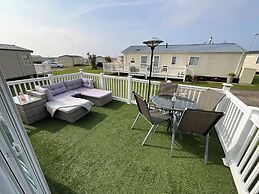 Luxury 2- Bed Caravan in Mersea Island Colchester