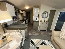 Luxury 2- Bed Caravan in Mersea Island Colchester