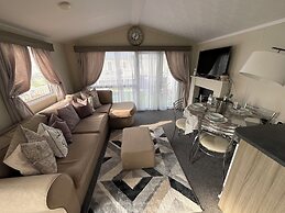 Luxury 2- Bed Caravan in Mersea Island Colchester