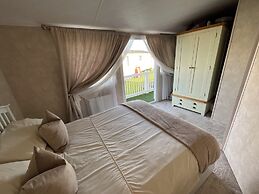 Luxury 2- Bed Caravan in Mersea Island Colchester