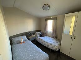 Luxury 2- Bed Caravan in Mersea Island Colchester