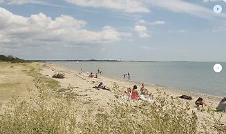 Luxury 2- Bed Caravan in Mersea Island Colchester