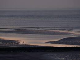 Appealing Apartment Near Town Center