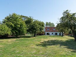 Heritage House 2 km From the Beach in Lissewege