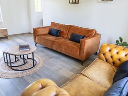Heritage House 2 km From the Beach in Lissewege
