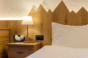 Kyrr Smart Mountain Retreat