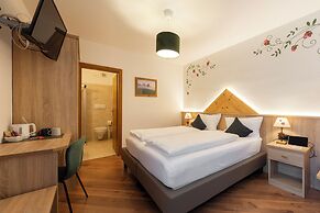 Kyrr Smart Mountain Retreat