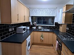 Apartment Sleeps 2 With Free Parking