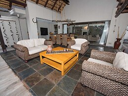 Luxury Villa With a Swimming Pool in Hoedspruit