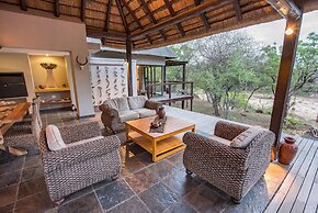 Luxury Villa With a Swimming Pool in Hoedspruit