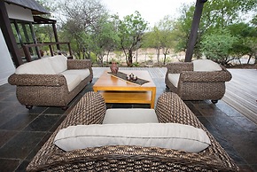 Luxury Villa With a Swimming Pool in Hoedspruit