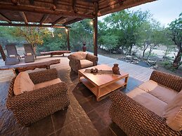 Luxury Villa With a Swimming Pool in Hoedspruit
