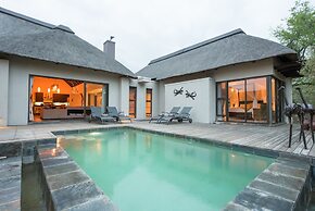 Luxury Villa With a Swimming Pool in Hoedspruit