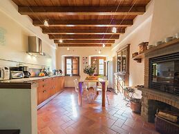 Elegant Mansion Stay in Tuscany