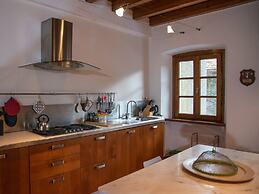 Elegant Mansion Stay in Tuscany
