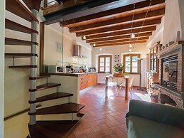 Elegant Mansion Stay in Tuscany
