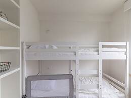 Apartment Located Close to the Beach