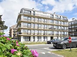 Apartment Located Close to the Beach