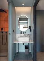 Zeus is Loose Hostel