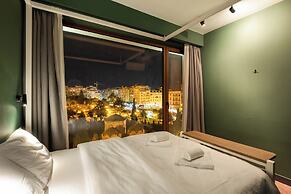 Zeus is Loose Hostel