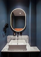 Zeus is Loose Hostel