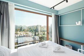 Zeus is Loose Hostel