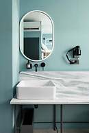 Zeus is Loose Hostel