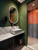 Zeus is Loose Hostel