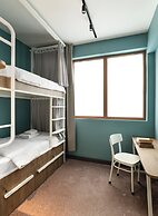 Zeus is Loose Hostel