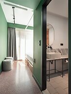 Zeus is Loose Hostel