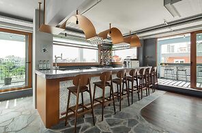 Zeus is Loose Hostel