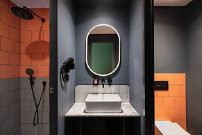 Zeus is Loose Hostel