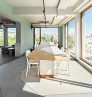 Zeus is Loose Hostel