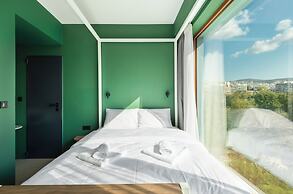 Zeus is Loose Hostel