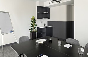 Zeus is Loose Hostel