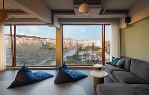 Zeus is Loose Hostel