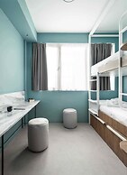 Zeus is Loose Hostel