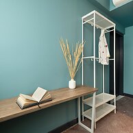 Zeus is Loose Hostel