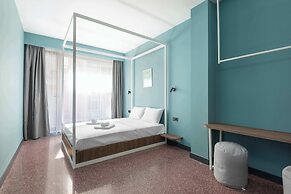 Zeus is Loose Hostel