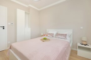 Morska Apartment With Spa by Renters