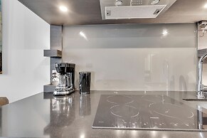 Modern suite steps to port credit Go