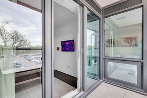 Modern suite steps to port credit Go