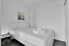 Modern suite steps to port credit Go